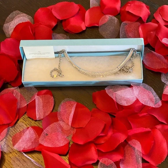 PRICE DROP!!🍃🌹🍃Gorgeous Crystal Necklace - Picture 7 of 9